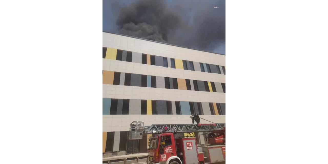 Aydın Büyükşehir Belediyesiitfaiyesi, İnşaatı Devam Eden Şehir Hastanesi’nde Çıkan Yangını Söndürdü