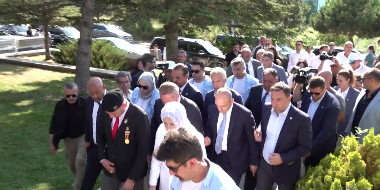 Akşener, Afyonkarahisar’da Yüzbaşı Agah Efendişehitliği’ni Ziyaret Etti