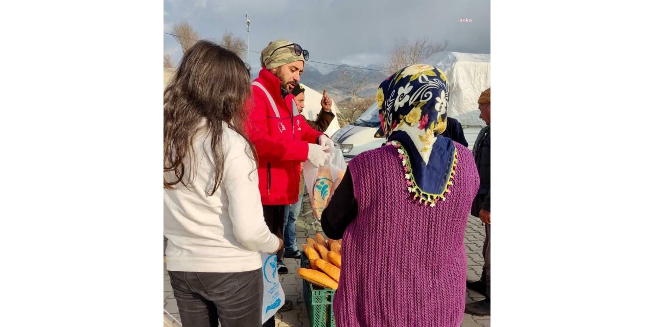 MERKEZEFENDİ BELEDİYESİ, DEPREM BÖLGESİNE GÜNLÜK İKİ BİN EKMEK ULAŞTIRIYOR