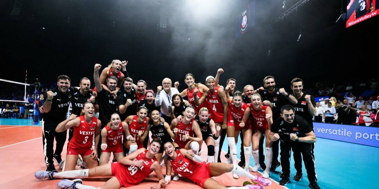 Türkiye A Milli Kadın Voleybol Takımı, Avrupa Şampiyonası’nda Sırbistan’ı 3-2 Yenerek Şampiyon Oldu