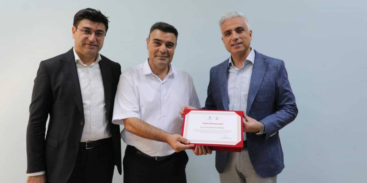 İett’nin Örnek Şoförü Fatih Mehmet Haskan Ödüllendirildi: “Otobüs Ve İstanbul Benim İçin Bir Tutku”