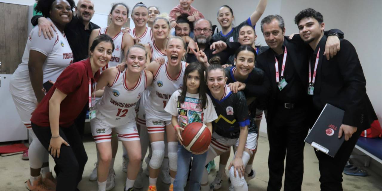 TURGUTLU BELEDİYESİ KADIN BASKETBOL TAKIMI, GÜRESPOR’U MAĞLUP ETTİ