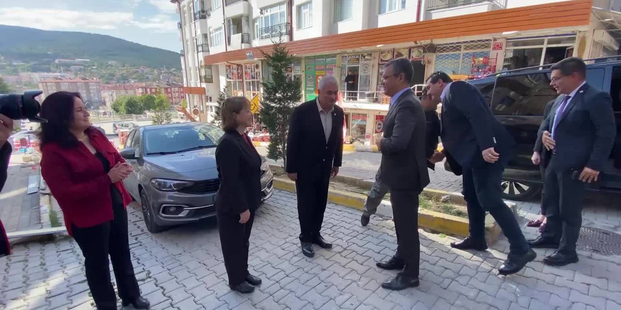 Özgür Özel, Yozgat İl Başkanlığı’nı Ziyaret Etti: “İddiamız, Chp’nin En İyi Yönetilen Kurumu Olmasıdır”