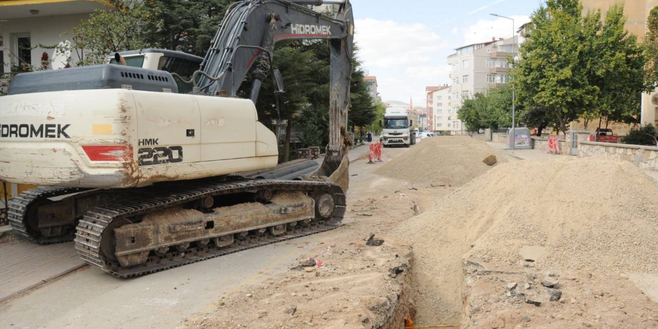 Kırşehir Belediyesi Yağmur Suyu Hattı Çalışmalarına Devam Ediyor