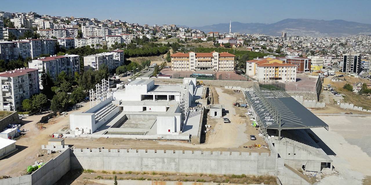 Karabağlar’da Atatürk Gençlik Ve Spor Merkezi’nin İnşaatı Devam Ediyor