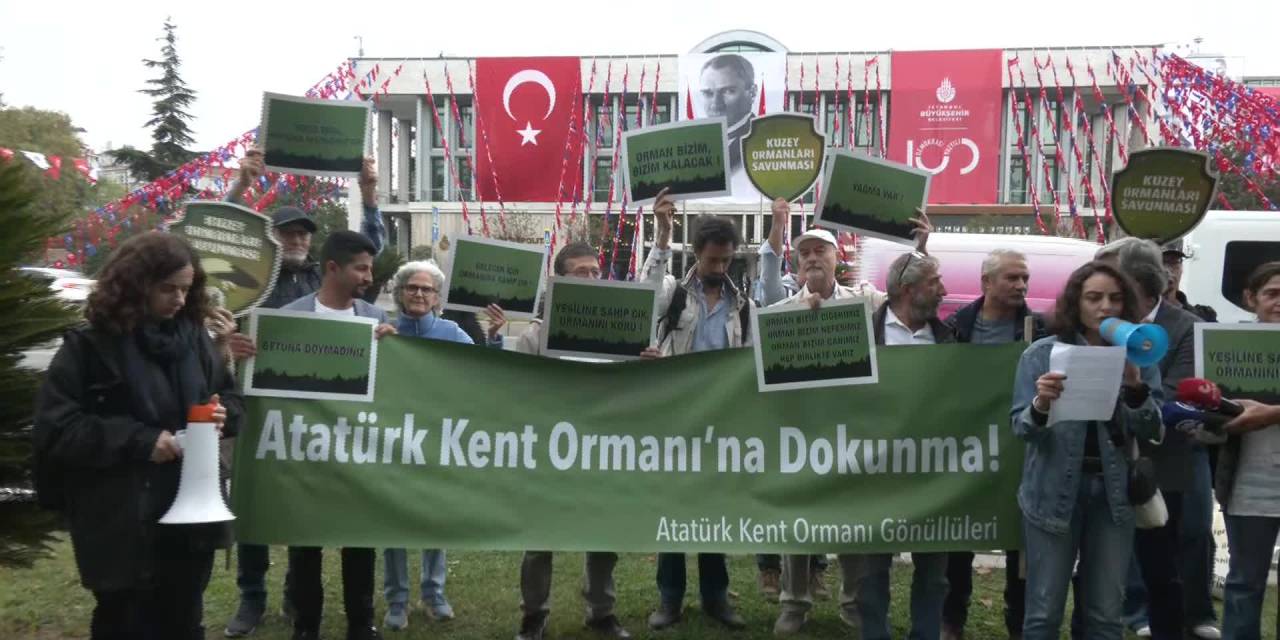 Atatürk Kent Ormanı Gönüllüleri, 9 Dönümlük Alanın İhaleye Açılmasını Protesto Etti