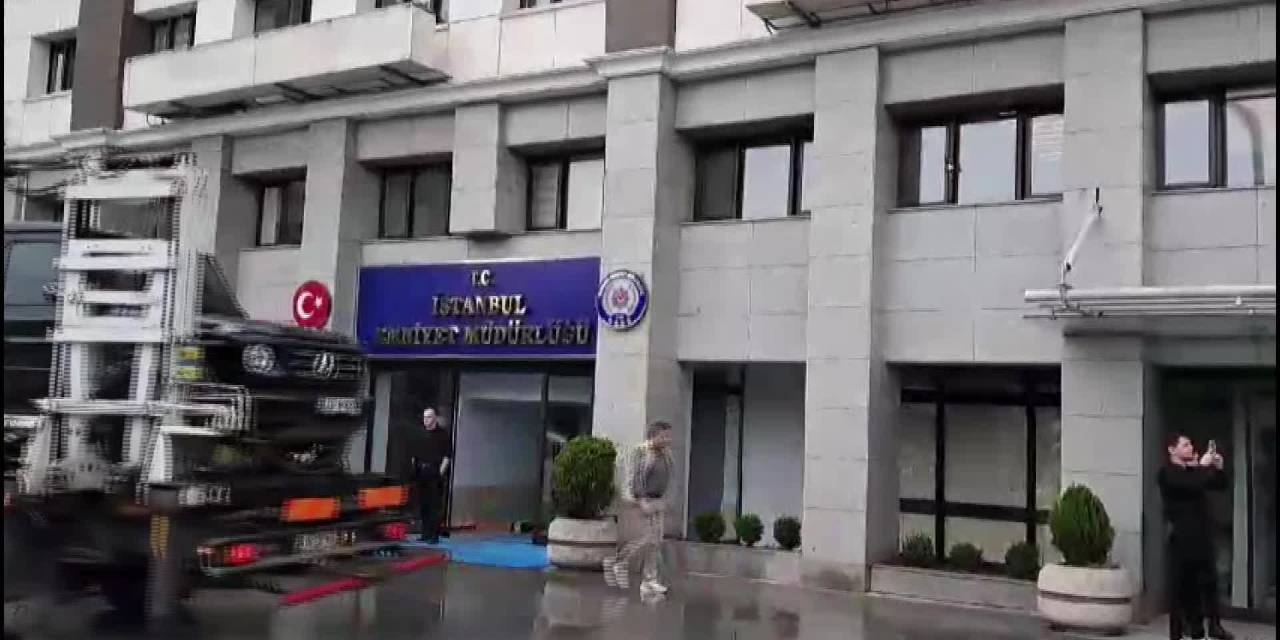 Dilan Ve Engin Polat Çiftine Ait Lüks Araçlar Emniyet Müdürlüğü’nde Sergilendi