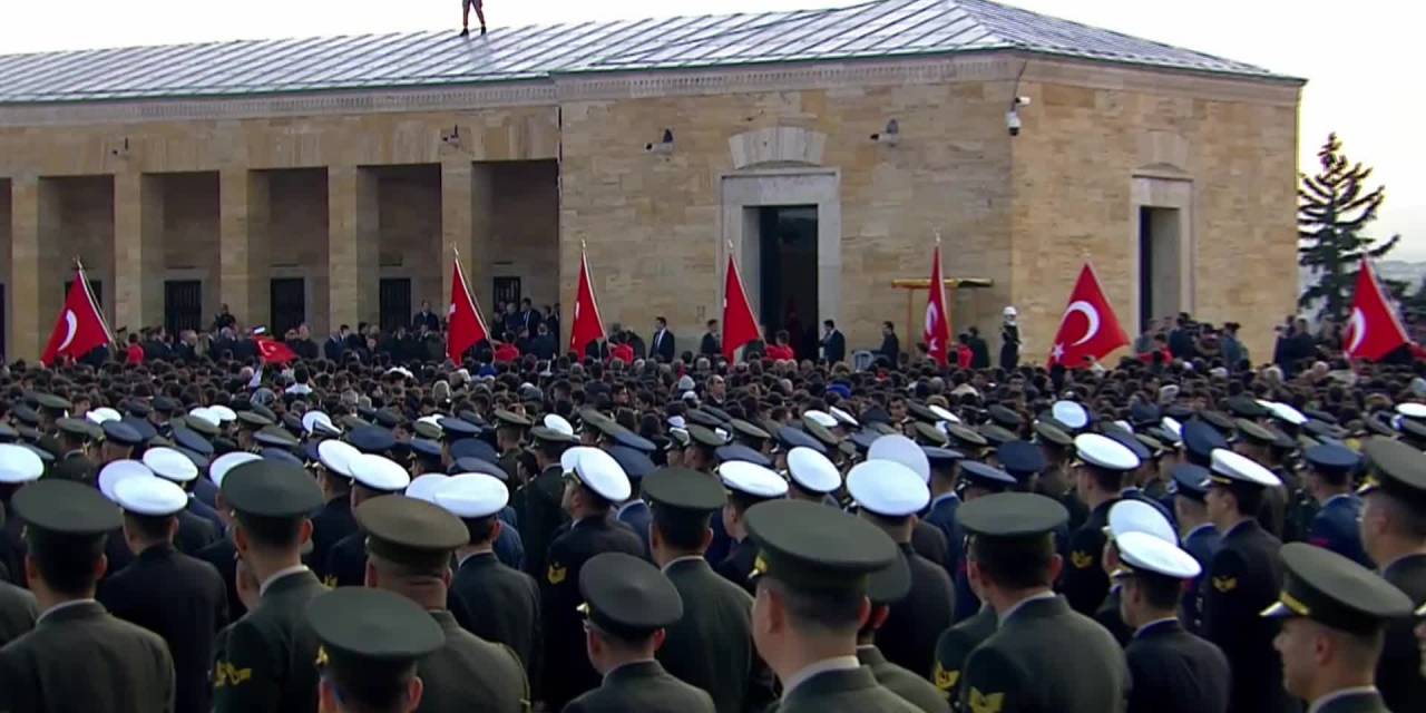 Ulu Önder Mustafa Kemal Atatürk İçin Anıtkabir’de Düzenlenen Resmi Törende, Cumhurbaşkanı Erdoğan Alkışlandı