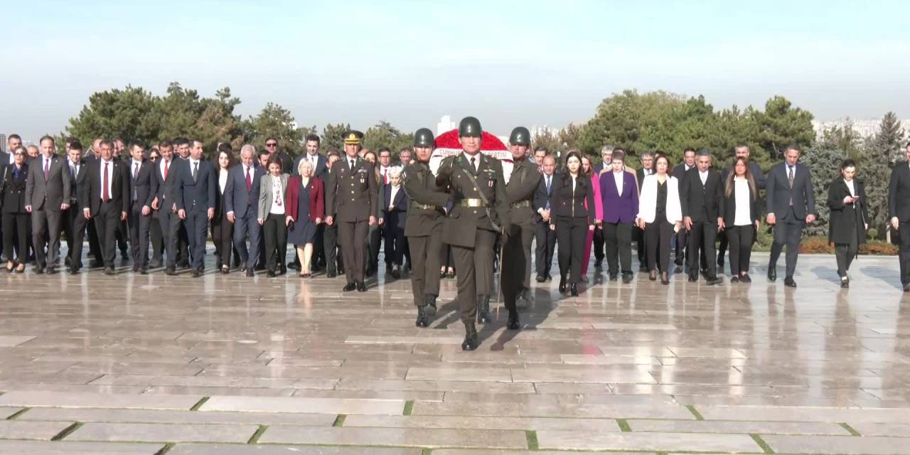 Chp Genel Başkanı Özel, Chp Pm Ve Ydk Üyeleriile Birlikte Anıtkabir’i Ziyaret Etti