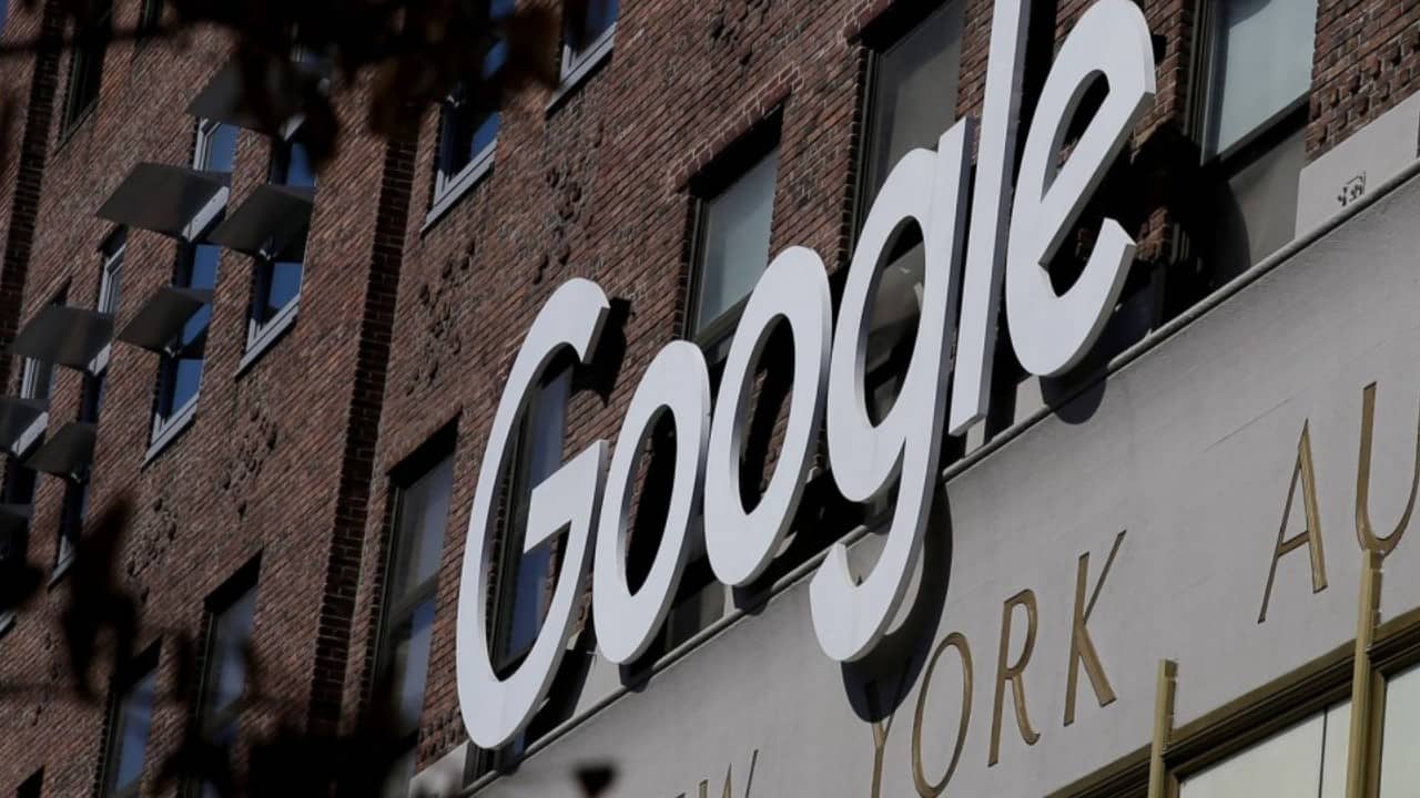 Google, Ukrayna'daki Savaş Nedeniyle Rusya'da Görüntüleme, Arama ve YouTube Reklamlarını Durdurdu