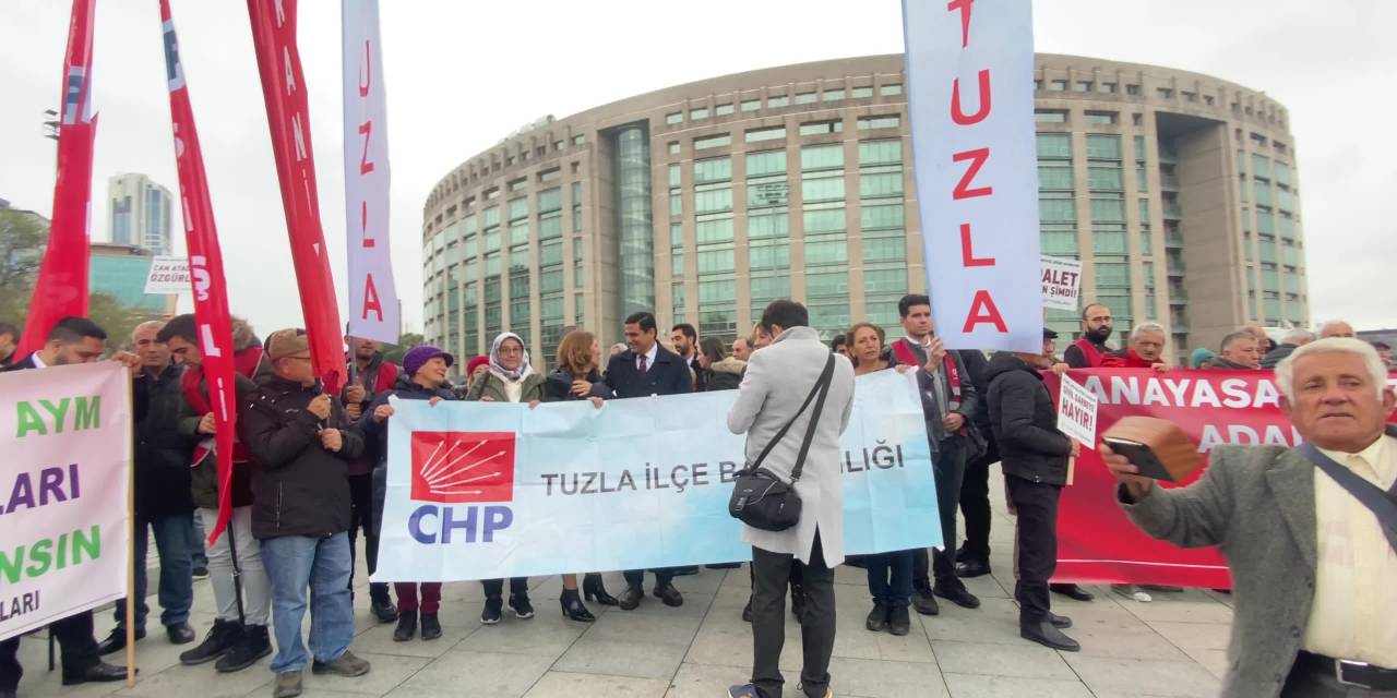 Chp, İstanbul Adliyesi'nin Önündeki“Adalet Ve Demokrasi Nöbeti”ni Bugün De Sürdürdü