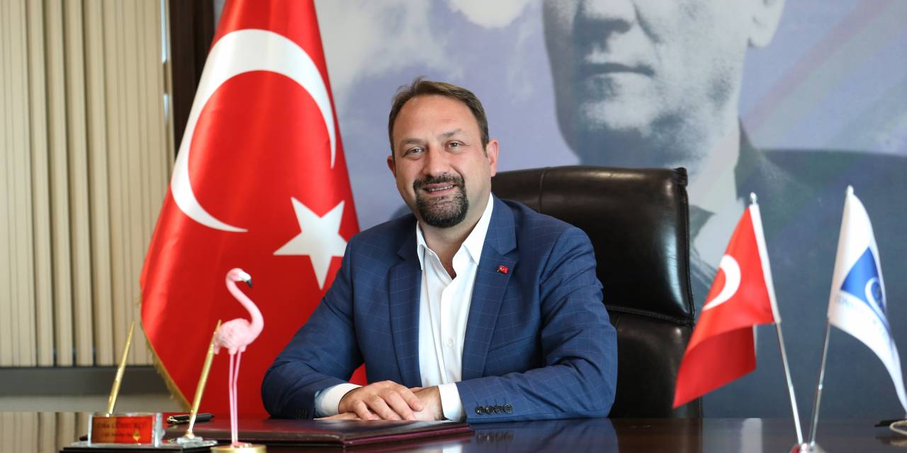 Çiğli Belediye Başkanı Utku Gümrükçü'den "Kadına Şiddete Hayır" İmzası