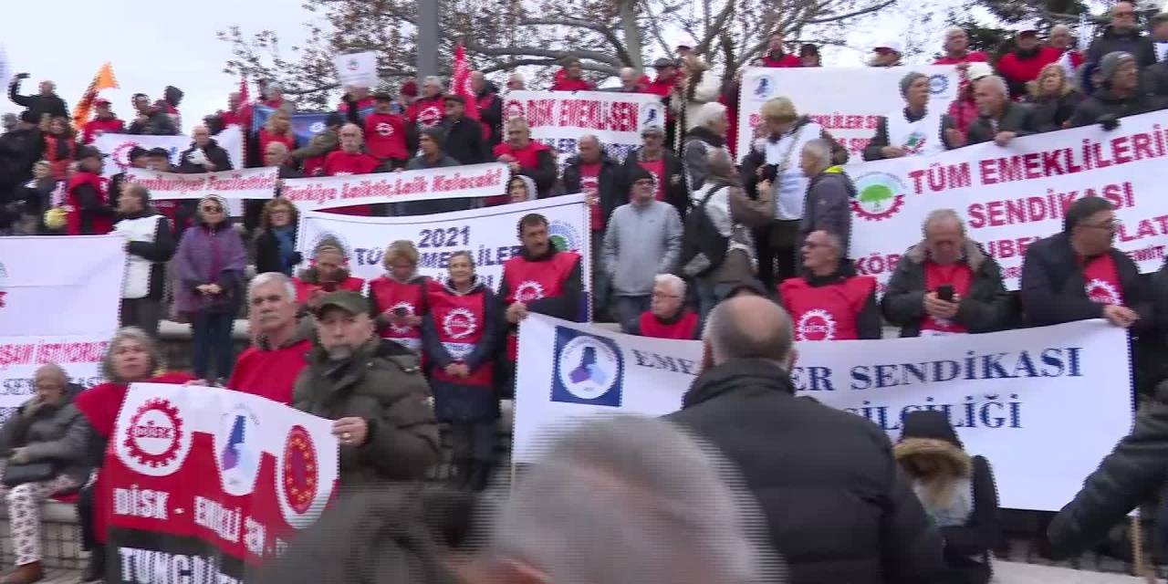 Emekliler, Dünya İnsan Hakları Günü'nde 'İnsanca Yaşam Ve Maaş' İçin Ankara'da Miting Yaptı