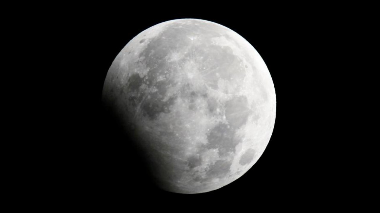 Bilim adamları, eski bir roketin Ay'a 9300 km hızla çarptığını düşünüyor