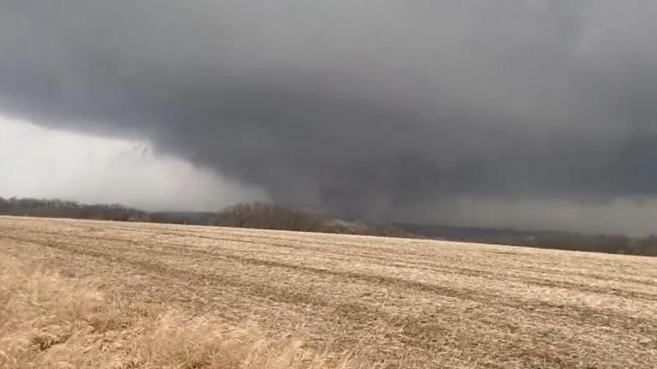 Yetkililer, Iowa'da şiddetli fırtınalar nedeniyle en az 7 kişinin öldüğünü söylüyor