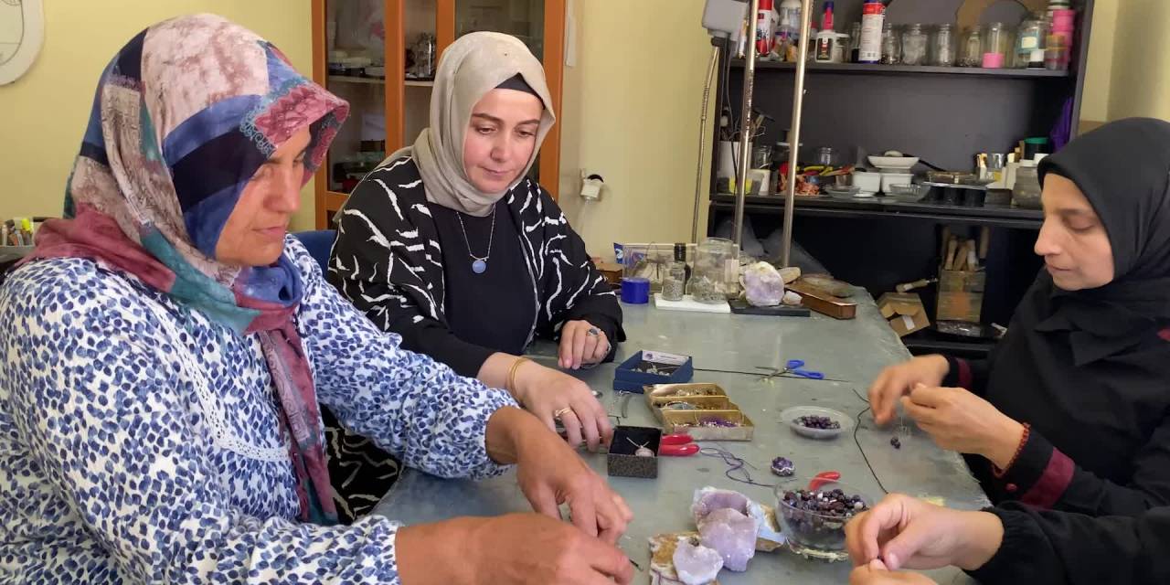Yozgat’ta Üretici Kadınlar, Kurdukları Atölyelerde Ekonomiye Katkı Sunmaya Devam Ediyor