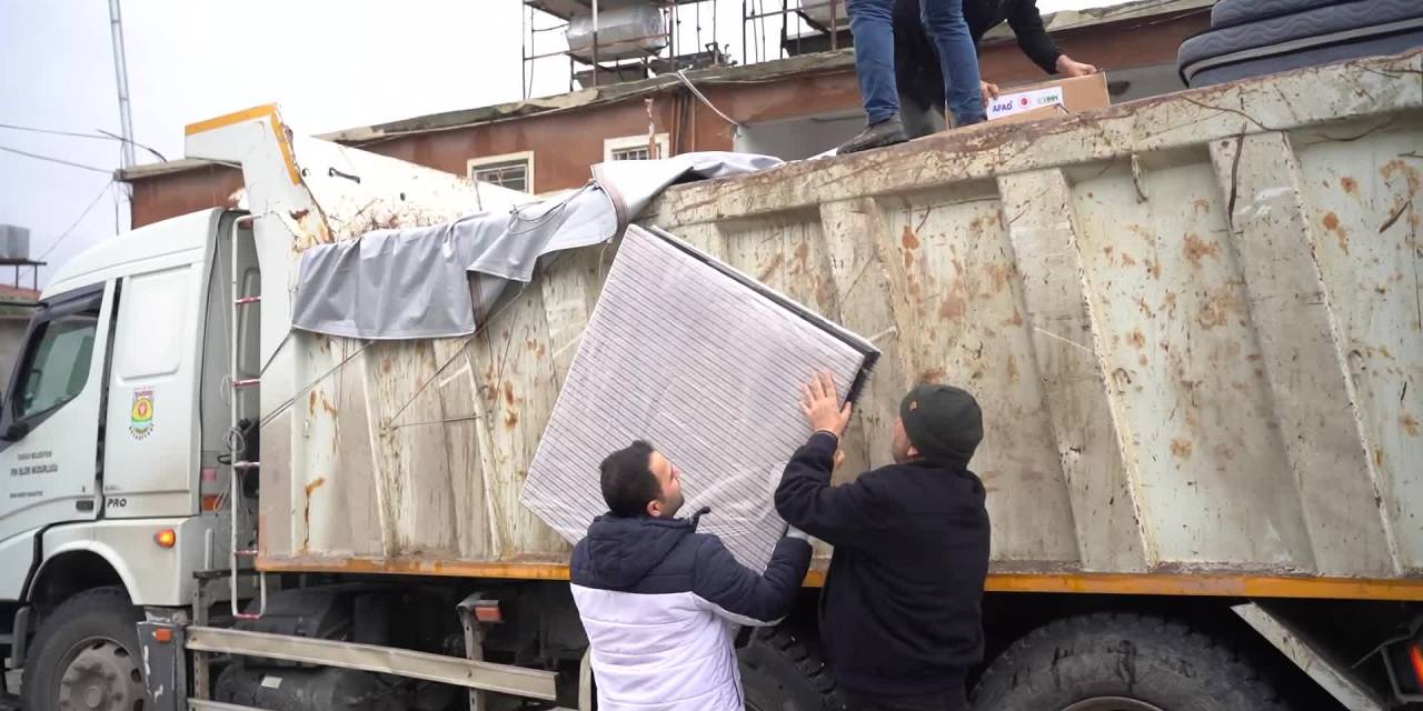 Tarsus Belediyesi, Depremzedelere Yardım Eli Uzatmaya Devam Ediyor