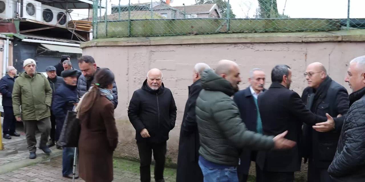 Dem Parti Heyeti, İstanbul’da Dün Saldırıya Uğrayan Santa Maria Kilisesi’ni Ziyaret Etti