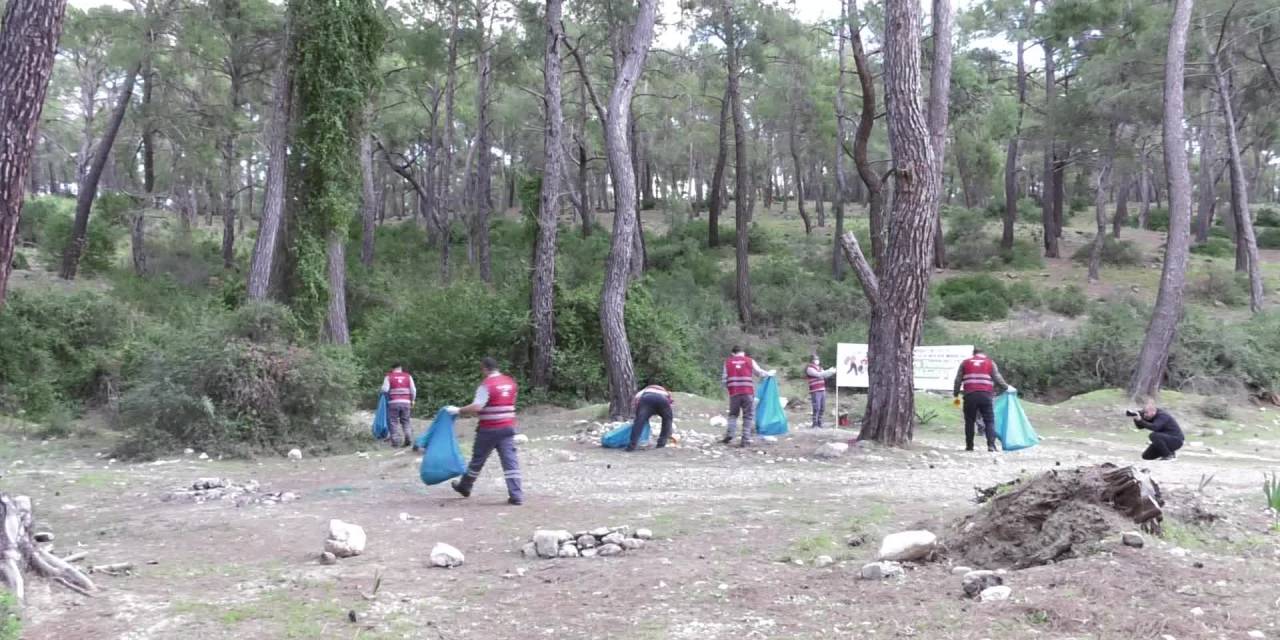 KONYAALTI’NDA ‘SIFIR ATIK GÜNÜ’NDE ÇEVRE TEMİZLİĞİ